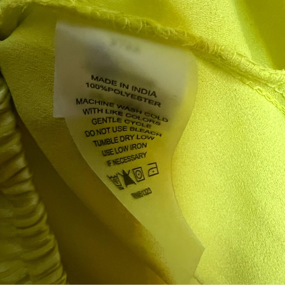 Vince Camuto Women’s sheer striped off the shoulder blouse Size: XL - Picture 4 of 4